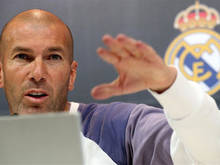 Zinédine Zidane spreekt op de persconferentie van Real Madrid