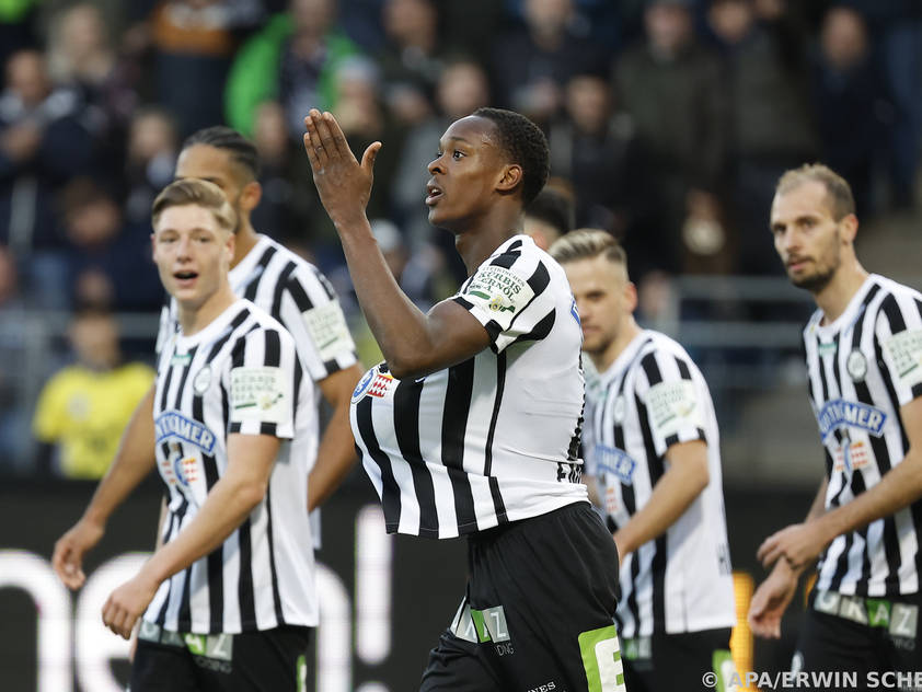 Emegha hat offenbar auch außerhalb des Spielfelds Grund zur Freude Emegha hat offenbar auch außerhalb des Spielfelds Grund zur Freude