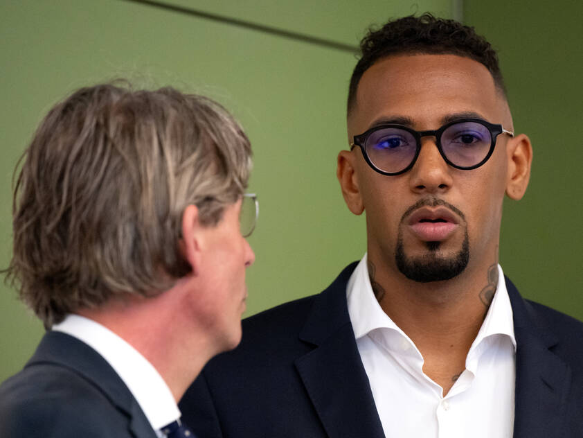 LASK-Profi Boateng mit seinem Anwalt vor Gericht LASK-Profi Boateng mit seinem Anwalt vor Gericht
