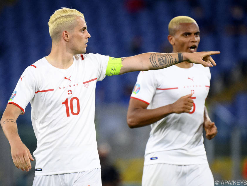 Die blonde Haarpracht zweier Kicker sorgt für Missstimmung im Schweizer Camp