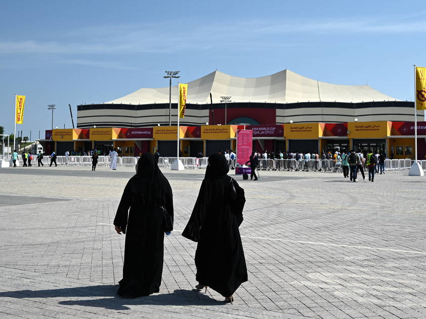 Im Al-Bayt-Stadion erfolgt der Anpfiff zum Turnier