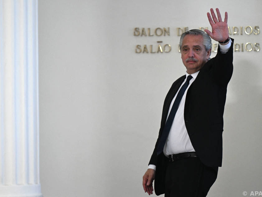 Argentiniens Präsident Fernandez schaut Finale daheim
