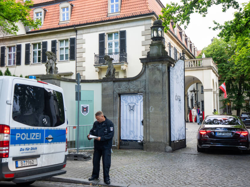 Mit diesem Fahrzeug fuhren Alaba und Arnautovic im Schlosshotel vor