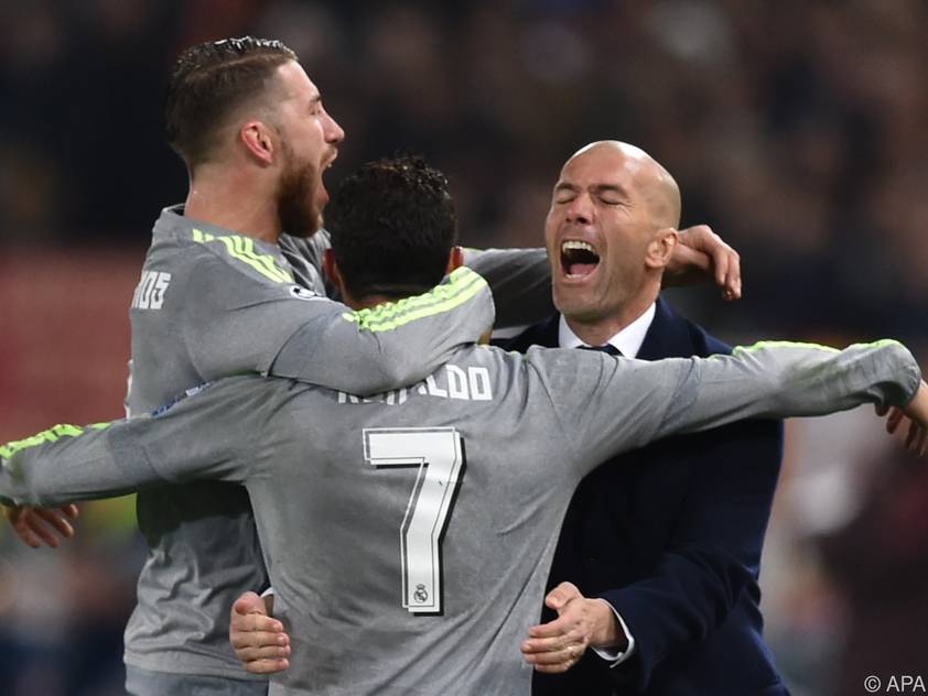 Zinedine Zidane jubelt über ein erfolgreiches Champions League Debüt als Trainer