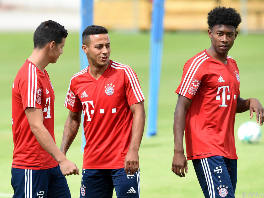 Die Bayern hoffen auf einen Einsatz von David Alaba (rechts)