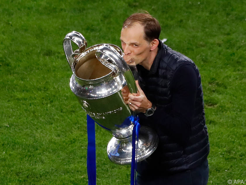 Thomas Tuchel küsst den begehrten Champions-League-Pokal