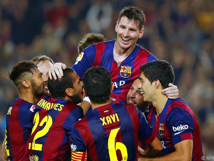 Messi wird nach seinem Torrekord von seinen Teamkollegen auf Händen getragen