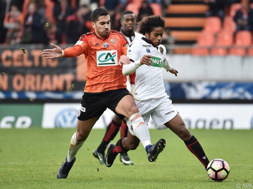 Vincent Marcel (r.) konnte sich gegen Lorient kaum in Szene setzen
