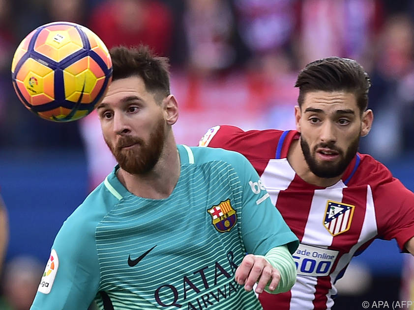 Messi im Zweikampf mit Atléticos Carrasco