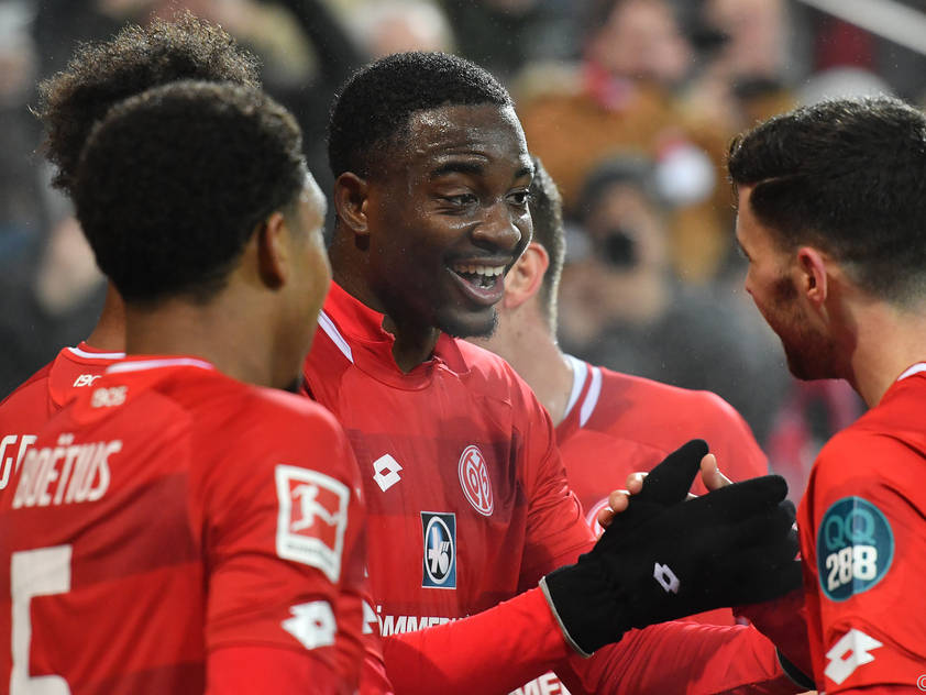 Mainz beendete Niederlagen-Serie mit einem Kantersieg gegen Freiburg Mainz beendete Niederlagen-Serie mit einem Kantersieg gegen Freiburg