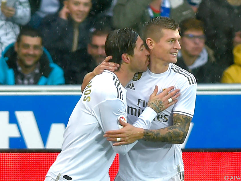 Ramos und Kroos beim Austausch von Zärtlichkeiten Ramos und Kroos beim Austausch von Zärtlichkeiten