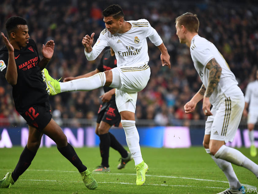 Casemiro schoss beim 2:1-Sieg Real Madrids gegen FC Sevilla beide Tore Casemiro schoss beim 2:1-Sieg Real Madrids gegen FC Sevilla beide Tore