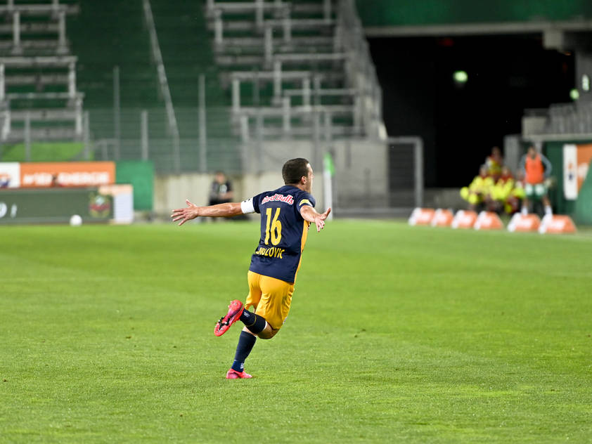 Zlatko Junuzović jubelt nach seinem Traumtor gegen Rapid Zlatko Junuzović jubelt nach seinem Traumtor gegen Rapid