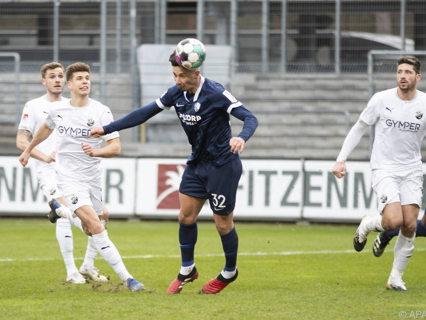 Robert Žulj trifft für Bochum per Kopf zum 1:1-Endstand