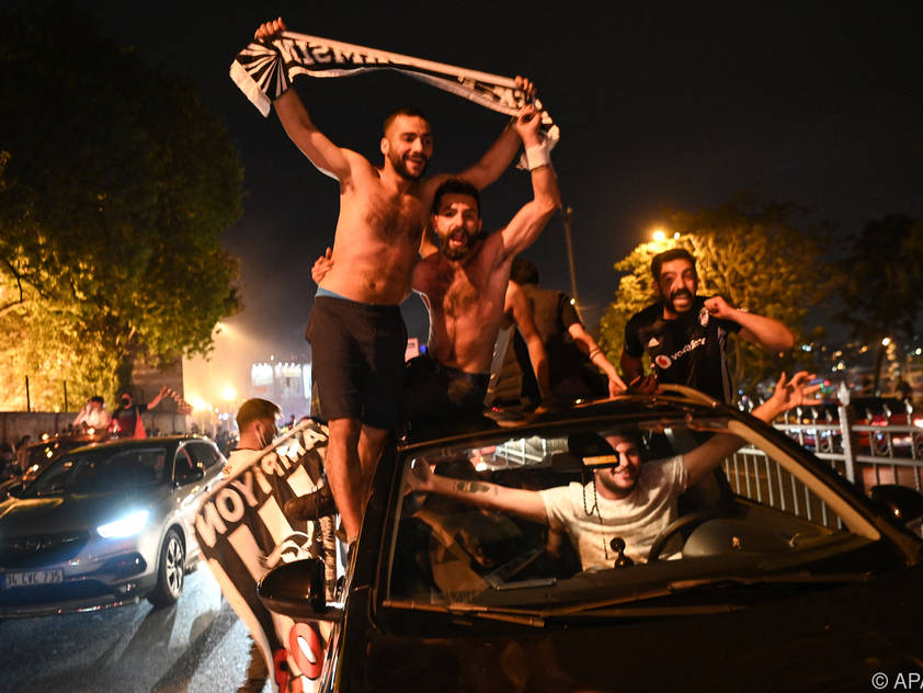 Der Lockdown hielt die Beşiktaş-Fans nicht vom Feiern ab