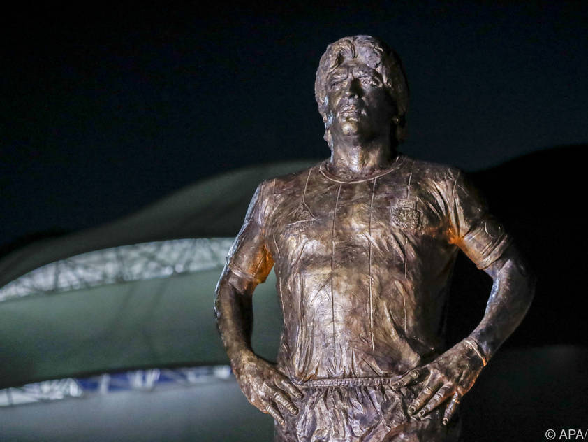 Fußballlegende Diego Maradona als Statue