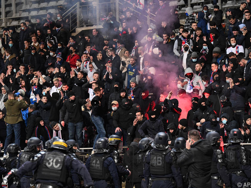 Ausschreitungen bei Paris FC - Lyon Ausschreitungen bei Paris FC - Lyon