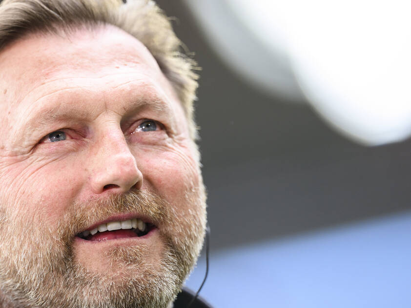 Wolfsburg-Coach Ralph Hasenhüttl kritisiert das Pyrotechnik-Abbrennen
