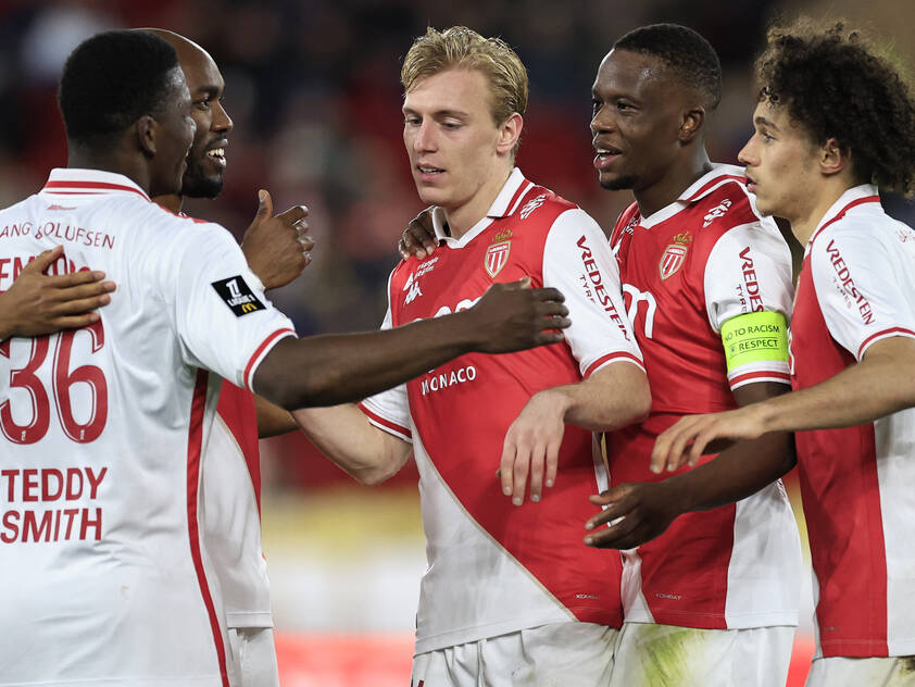 Mika Biereth im Kreise seiner Monaco-Teamkollegen Mika Biereth im Kreise seiner Monaco-Teamkollegen