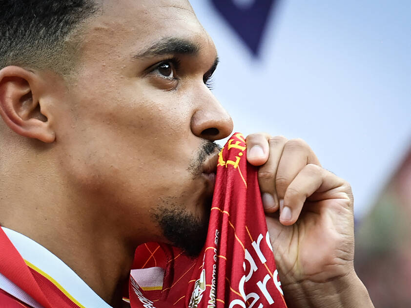 Real-Madrid-holt-Trent-Alexander-Arnold