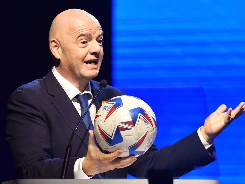 FIFA-Boss Infantino setzt auf die umstrittenen WM-Vergaben FIFA-Boss Infantino setzt auf die umstrittenen WM-Vergaben