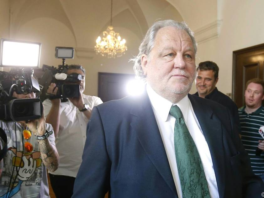 Der Ex-Sturm-Präsident vor Verhandlungsbeginn Der Ex-Sturm-Präsident vor Verhandlungsbeginn