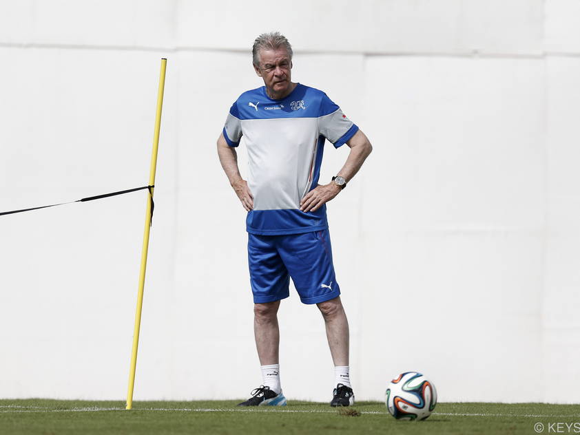 Ottmar Hitzfeld will taktisches Netz spannen Ottmar Hitzfeld will taktisches Netz spannen