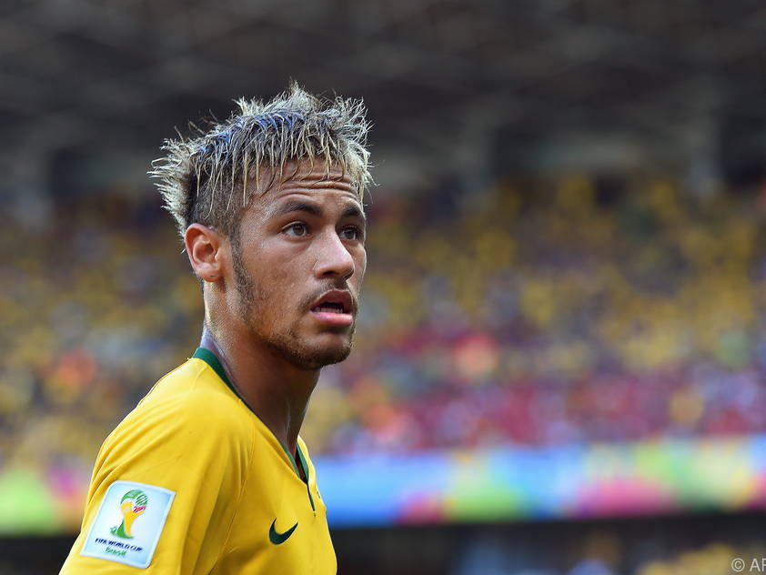 Neymar erlitt Schlag gegen Knie, fühlt sich aber schon wieder ganz gut Neymar erlitt Schlag gegen Knie, fühlt sich aber schon wieder ganz gut