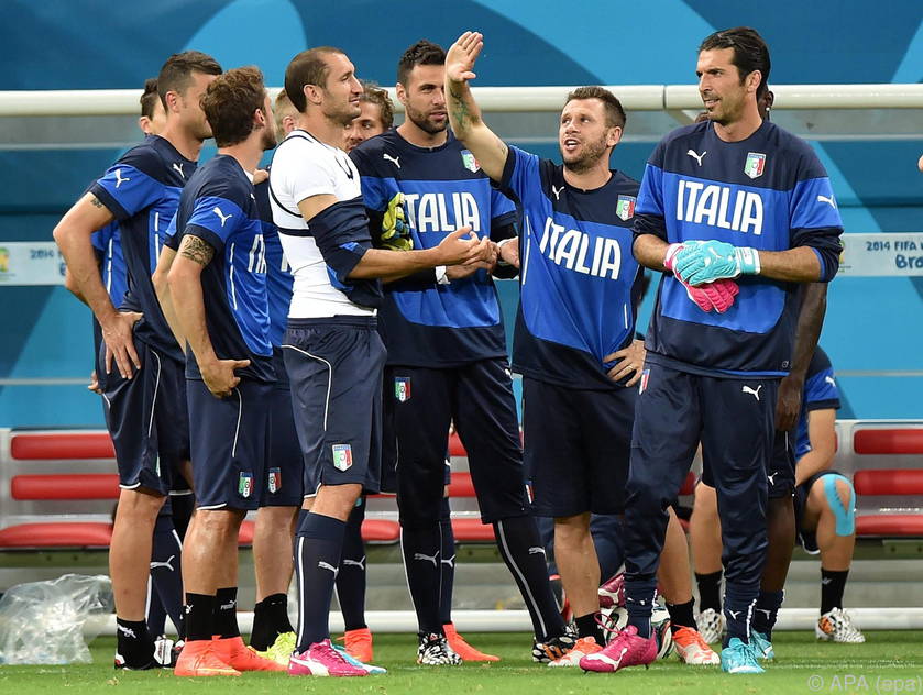 Italien muss das Auftaktspiel gegen England ohne Gianluigi  Buffon bestreiten