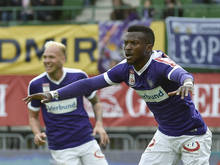 Was passiert mit Larry Kayode?