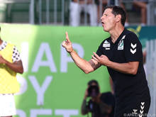 Andreas Heraf feiert den nächsten Heimsieg mit seinem Team