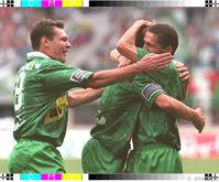 Guggi (r.) jubelt im Finale 1995 mit Teamkollegen