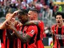 Milan jubelt über einen späten Sieg