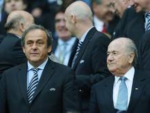 Michel Platini und Joseph Blatter sind sich erneut uneins. Foto: Oliver Weiken