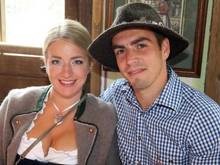 Philipp Lahm kann seine Frau Claudia beim Wechseln der Windeln Winihres Kindes entlasten