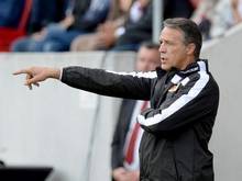 Uwe Neuhaus will mit den "Eisernen" den Spitzenplatz der 2. Liga verteidigen.