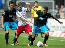 Marcell Jansen (m.) kann wieder für den HSV auflaufen