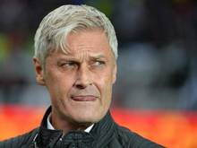 Frankfurts Coach Armin Veh muss Lücken im Mittelfeld schließen