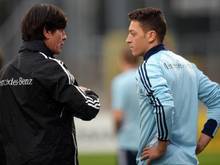 Ein Ziel: Mesut Özil will mit Joachim Löw in Brasilien den Titel. Foto: Federico Gambarini