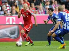 Arjen Robben (l) musste wegen Leistenproblemen ausgewechselt werden. Foto: Tobias Hase