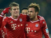 Toni Kroos (l) zeigt es an: Mario Götze war Bayerns Mann des Spiels