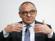 Felix Magath verteidigte seine Entscheidung gegen den HSV und für Fulham