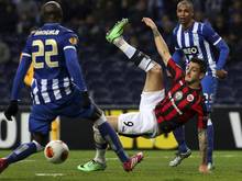 Joselu (m.) erkämpfte mit Eintracht Frankfurt ein 2:2 in Porto