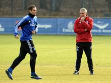 Mirko Slomka (r.) hofft auf einen Einsatz von Pierre-Michel Lasogga