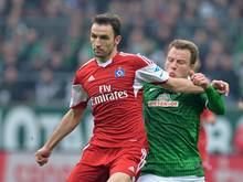 Milan Badelj (l.) hatte sich im Spiel gegen Werder Bremen die Hand gebrochen