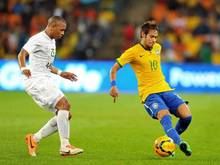 Brasiliens Star Neymar (r) erzielt gegen Südafrika drei Tore. Foto: Stringer