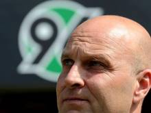 Hannovers Sportdirektor Dirk Dufner hofft auf einen Sieg gegen Leverkusen
