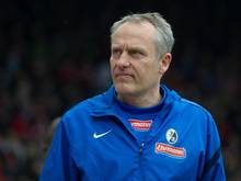 Trainer Christian Streich will mit den Freiburgern seine Chance nutzen und den BVB ärgern. Foto: Uwe Anspach