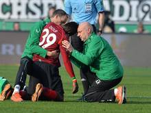 Hannovers Mame Diouf musste gegen Leverkusen vorzeitig ausgewechselt werden