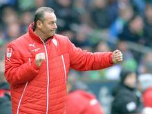 Stuttgarts Trainer Huub Stevens bei seinem Bundesliga-Comeback